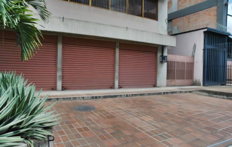 Edificio de 2.081 m² en La Urbina, Caracas