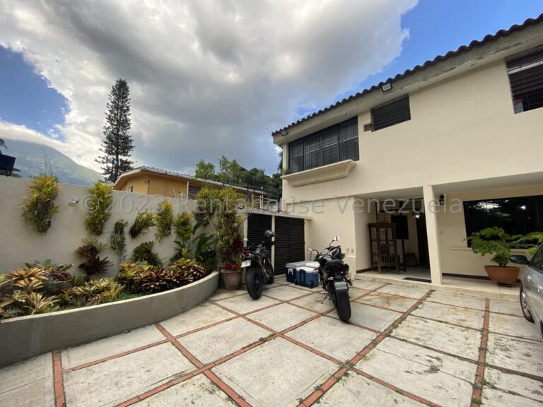 Casa en venta de 9 hab. y 530 m² en Chuao, Caracas