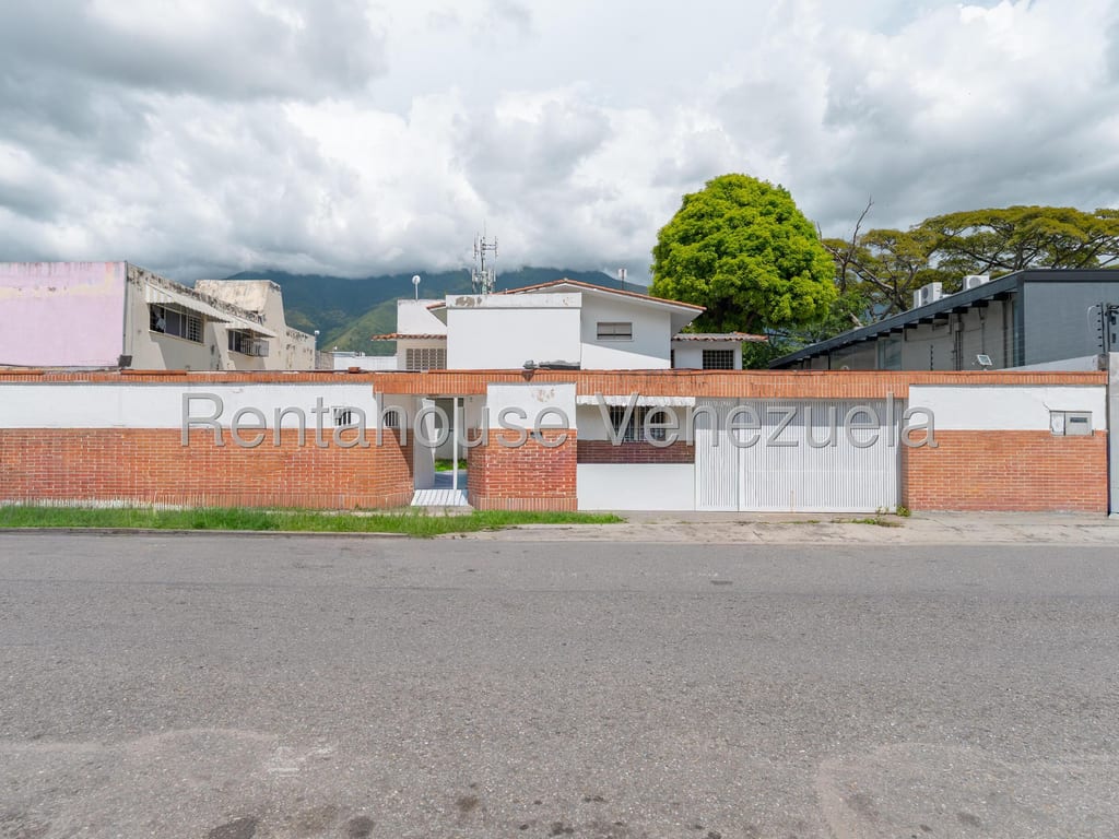 Casa en venta de 20 hab. y 380 m² en Chuao, Caracas