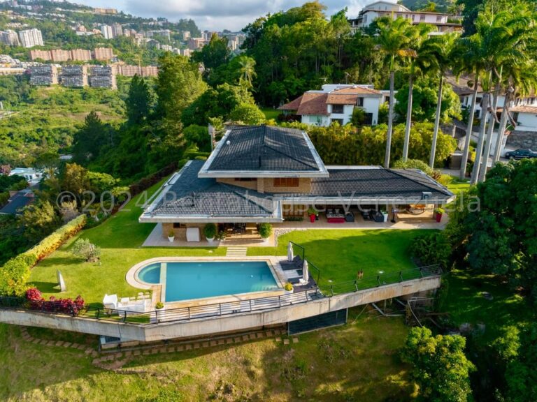 Casa en venta de 5 hab. y 922 m² en Cerro Verde, Caracas