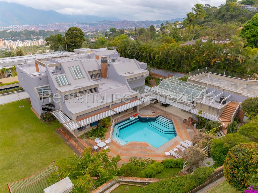 Casa en venta de 5 hab. y 1.040 m² en Cerro Verde, Caracas