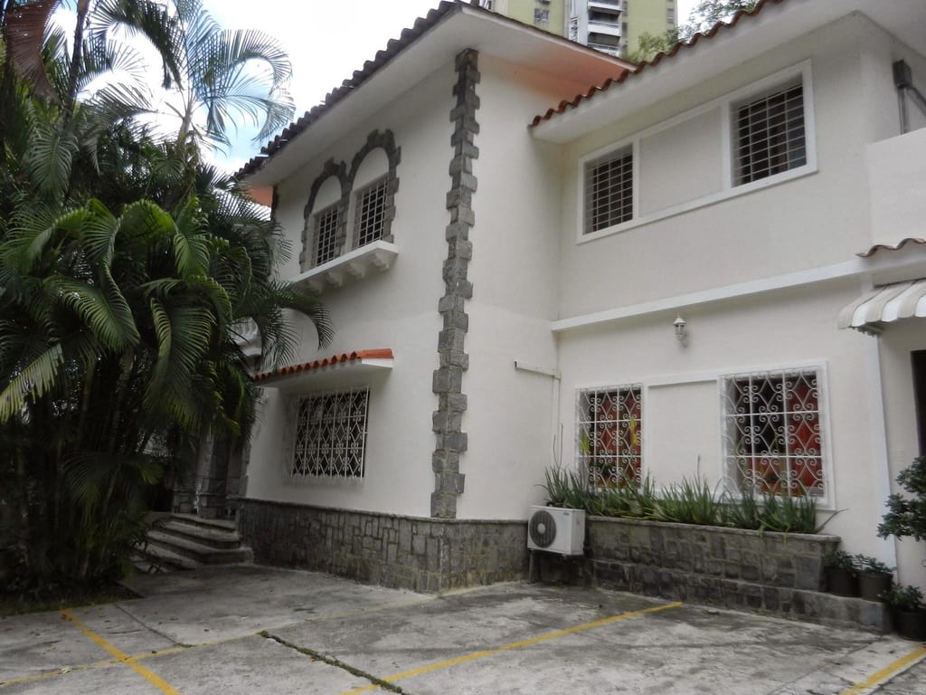 Casa en venta de 6 hab. y 400 m² en Colinas de Bello Monte, Caracas