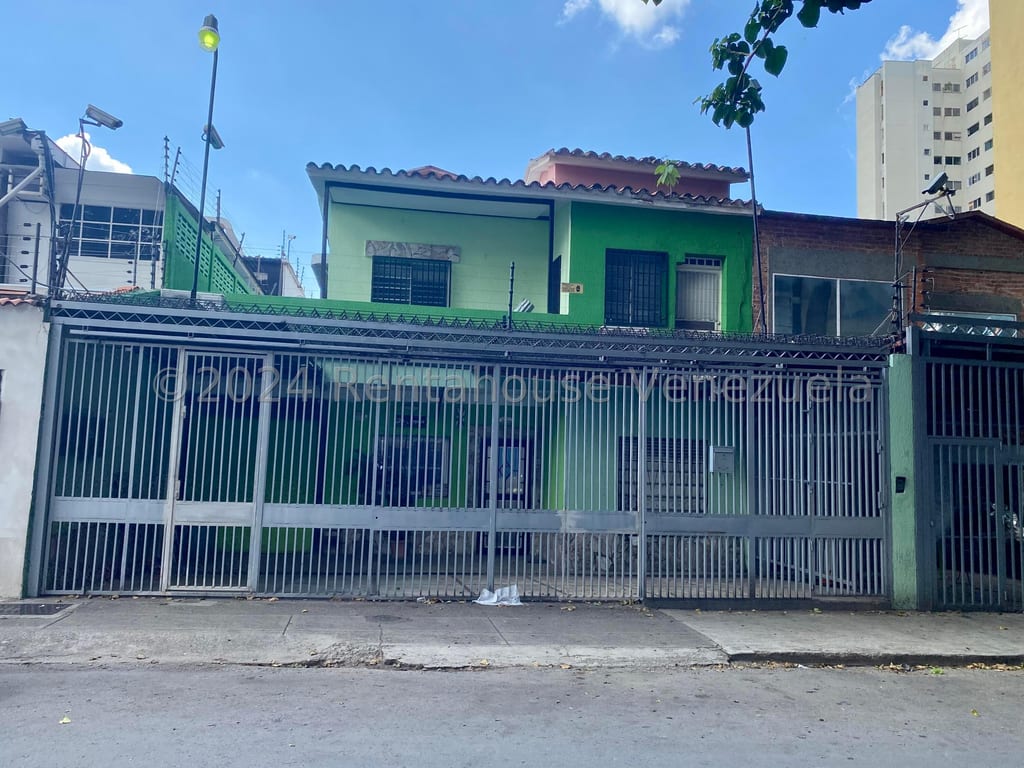 Casa en venta de 12 hab. y 480 m² en Bello Monte, Caracas