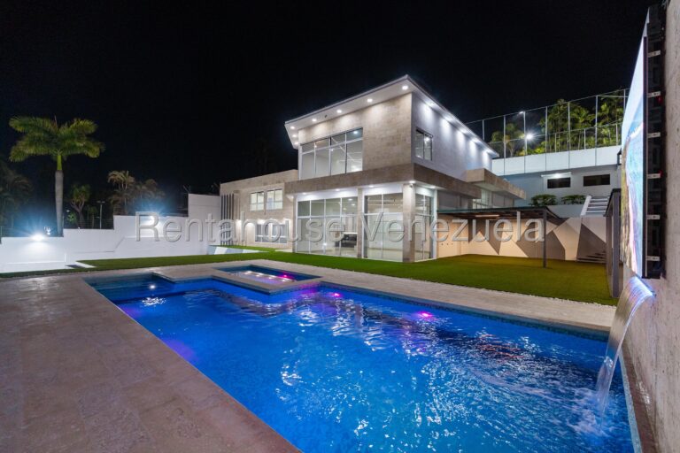 Casa de lujo con piscina en La Lagunita Country Cl