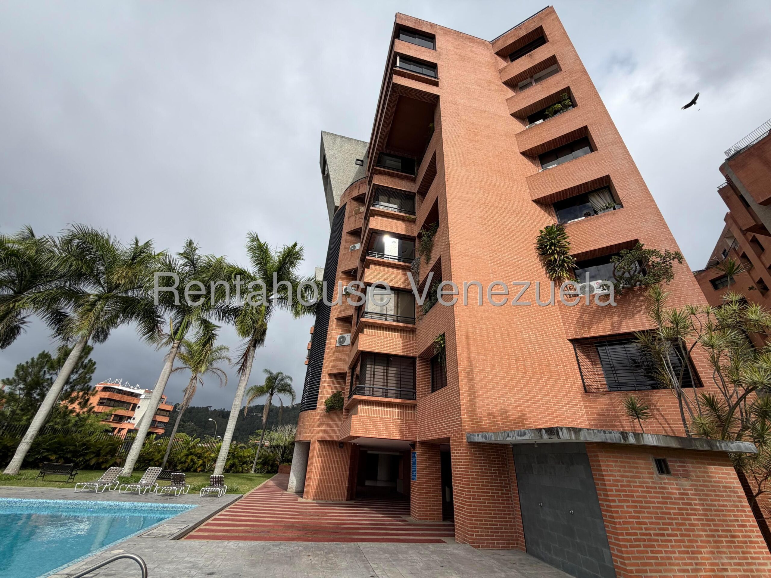 Apartamento remodelado con vista al Ávila en Los Samanes