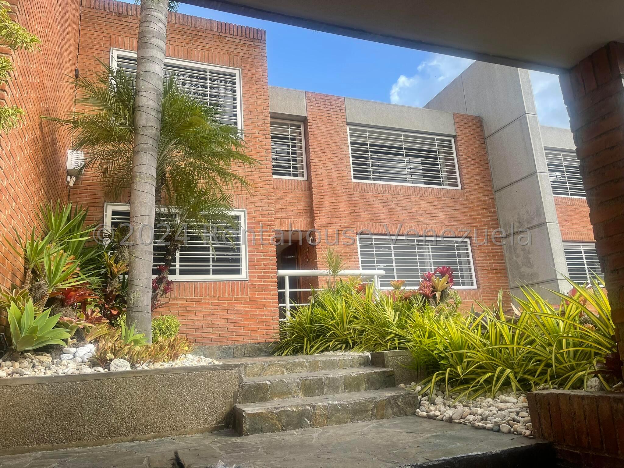 Townhouse moderno con vistas panorámicas en La Lagunita