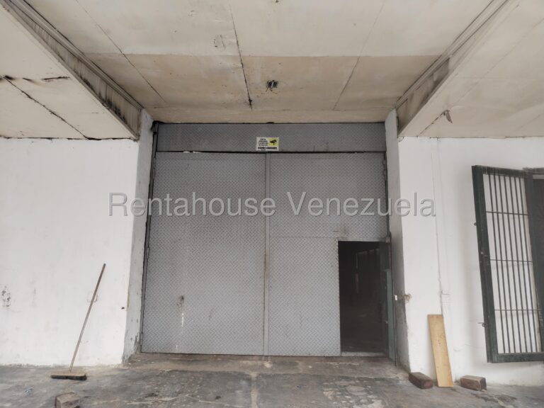 Comercial galpón con techos altos en Puente Hierro