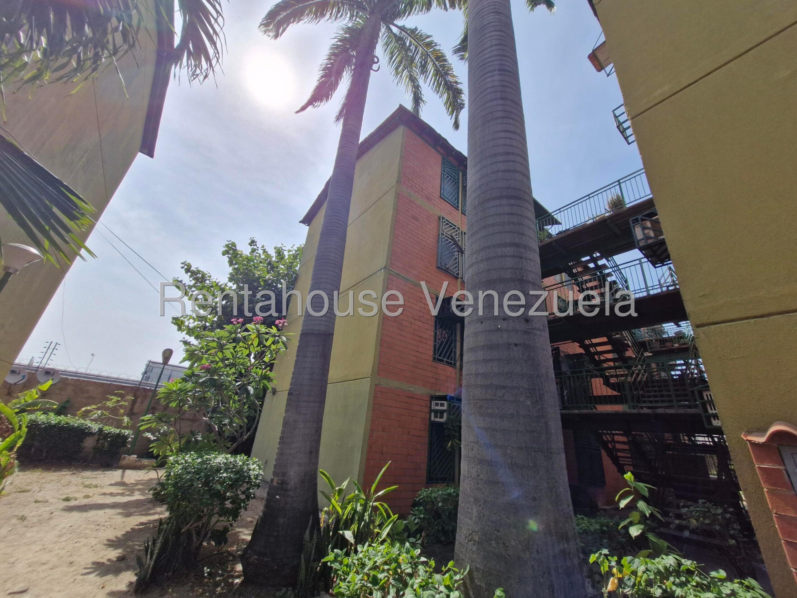 Apartamento remodelado de 2 habitaciones en Santa Rosa