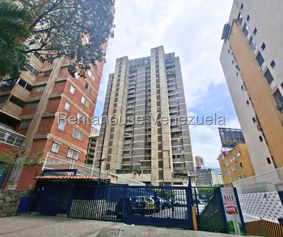 Apartamento amplio con servicio en Colinas de Bello Monte
