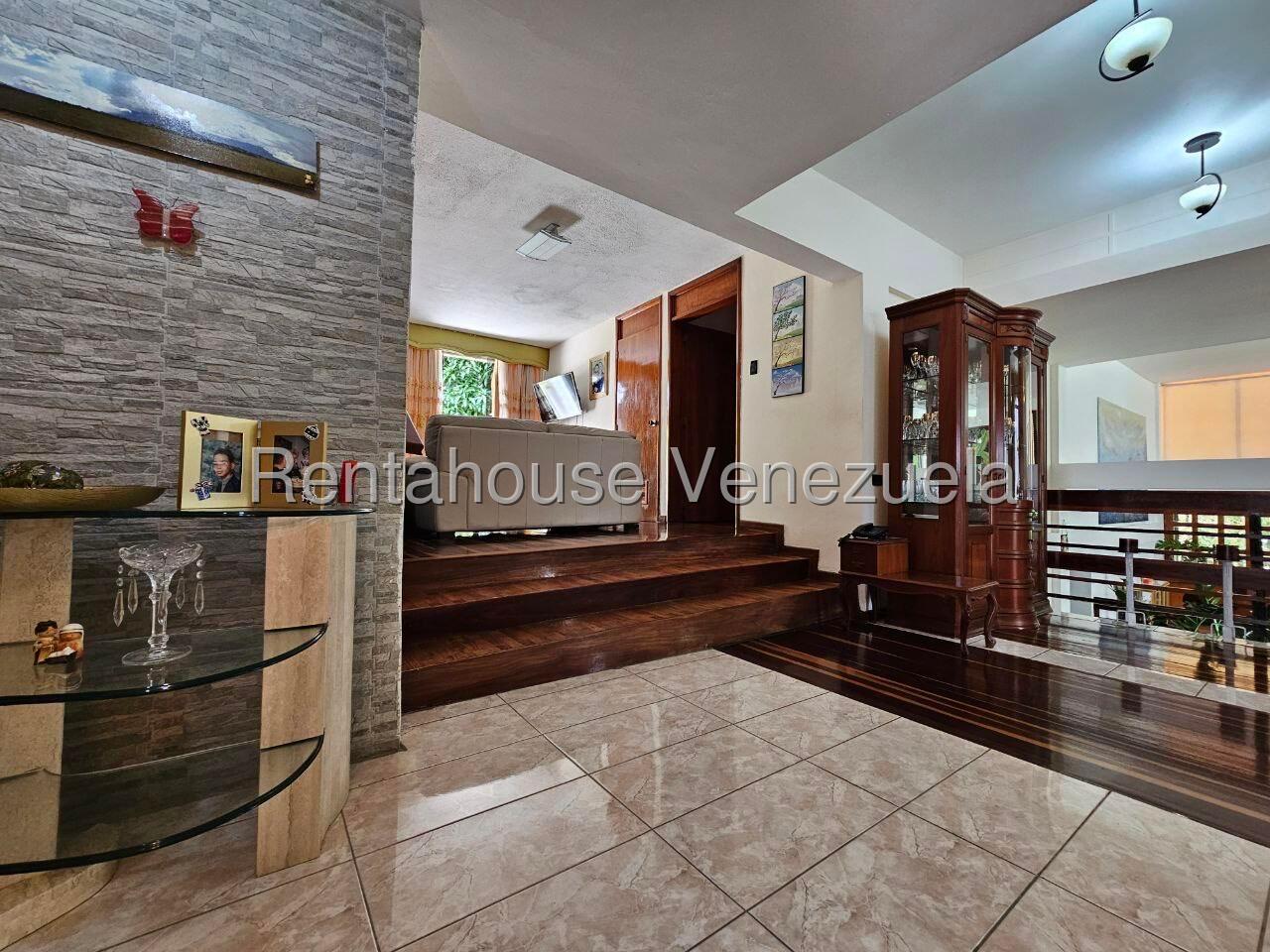 Casa bifamiliar con anexo en Lomas del Club Hipico