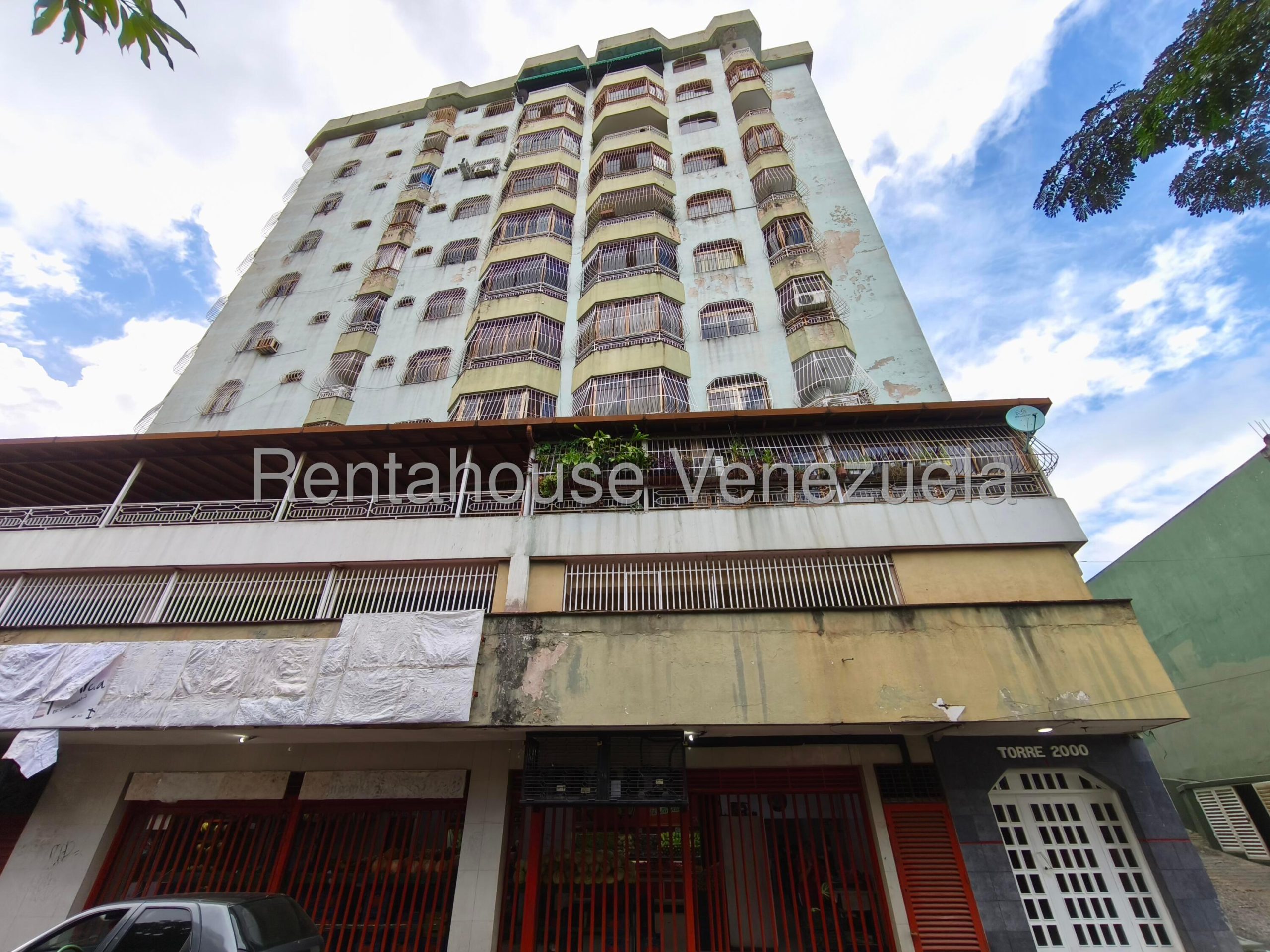 Apartamento 3 hab. con patio en Avenida Victoria.