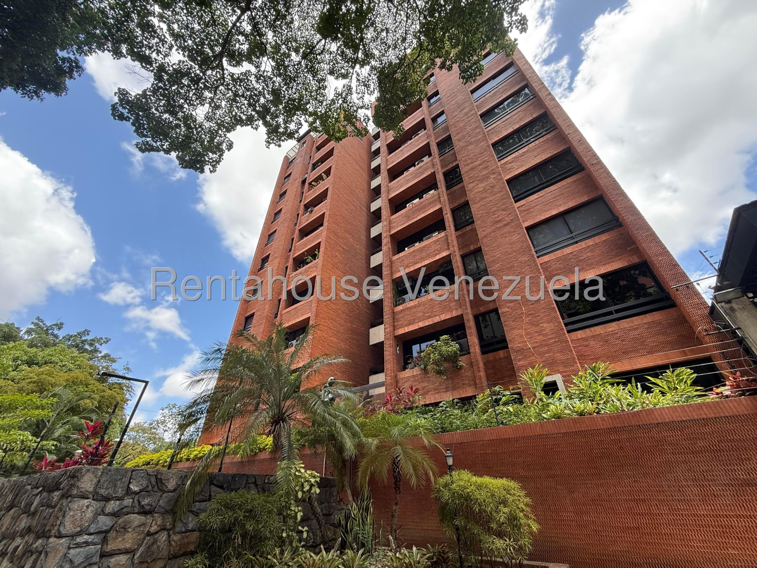 Apartamento remodelado 2 hab, pisos mármol en El Rosal