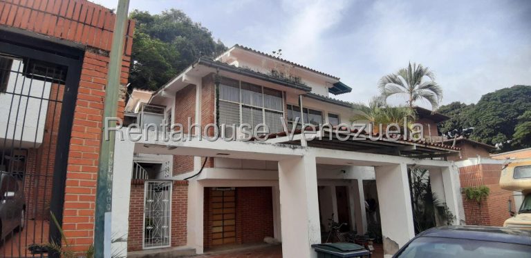 Casa de cinco niveles con anexos en Santa Sofía
