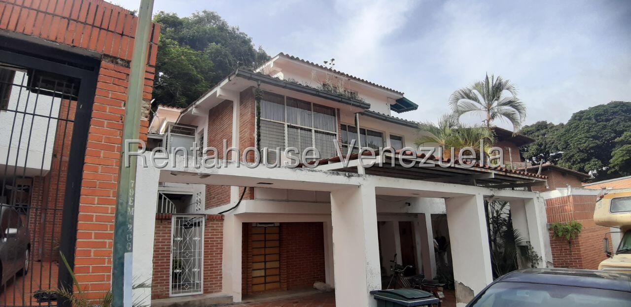 Casa de cinco niveles con anexos en Santa Sofía