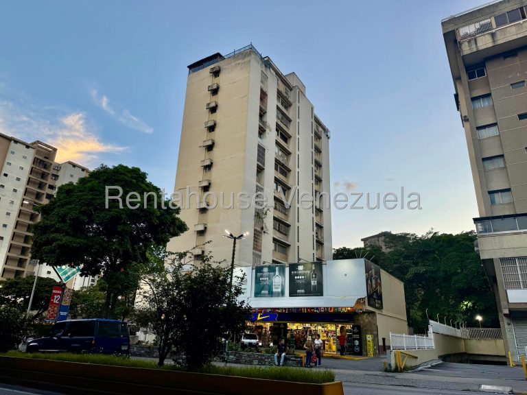 Apartamento de 267 m² con 4 habitaciones en La Urbina, Caracas