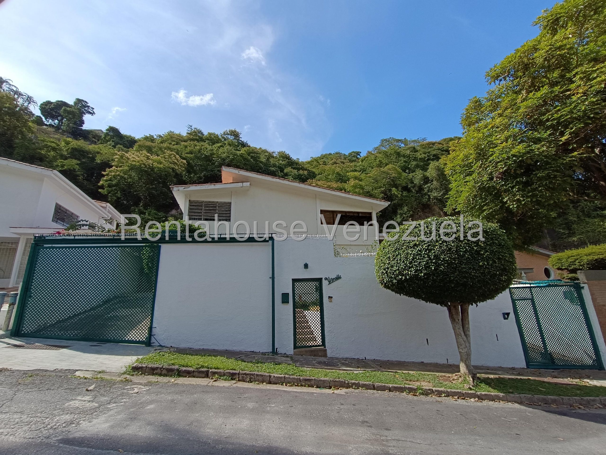 Casa grande con dos unidades en Santa Marta