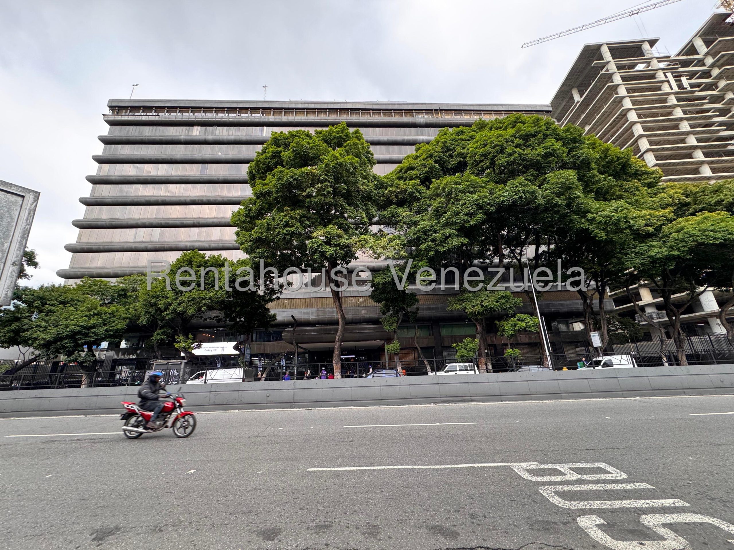 Comercial oficina impecable en Boleita Sur, 77 m²