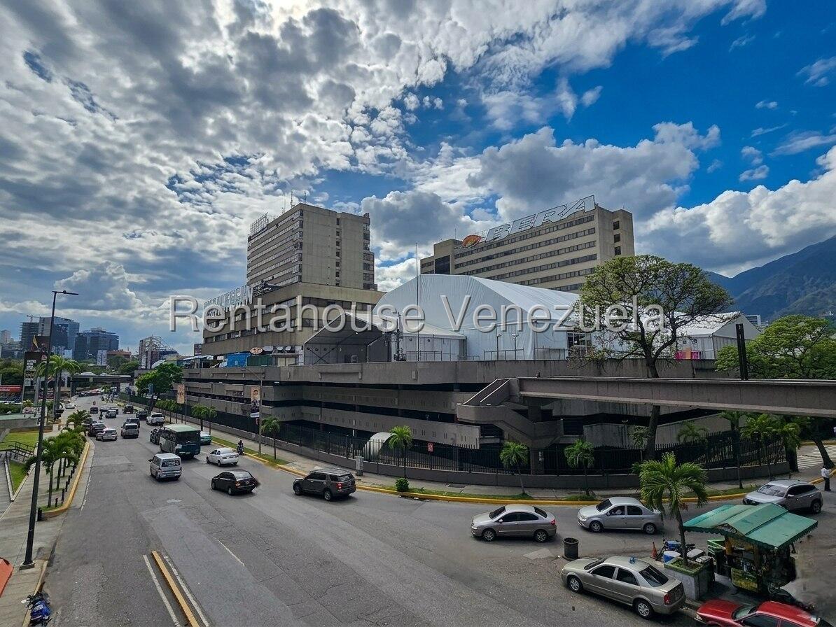 Comercial moderno con vista en Chuao, 128 m²