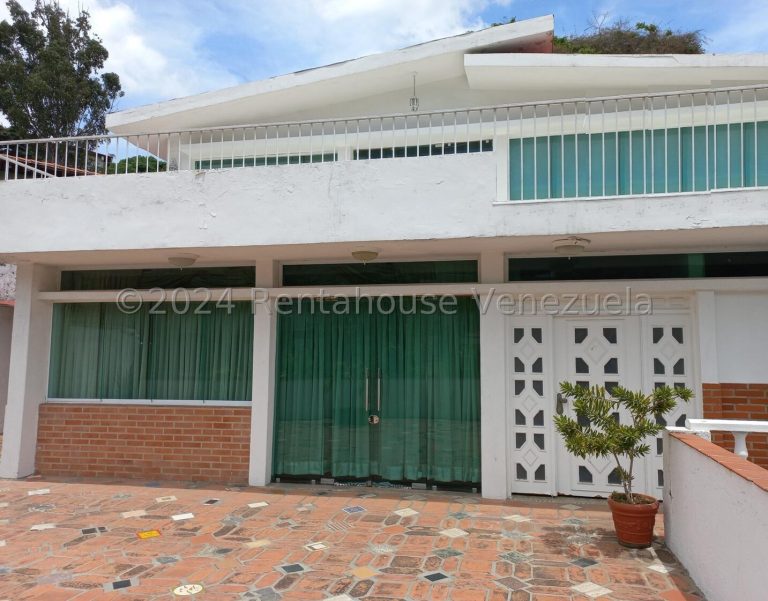 Casa amplía con 5 habitaciones en Prados del Este