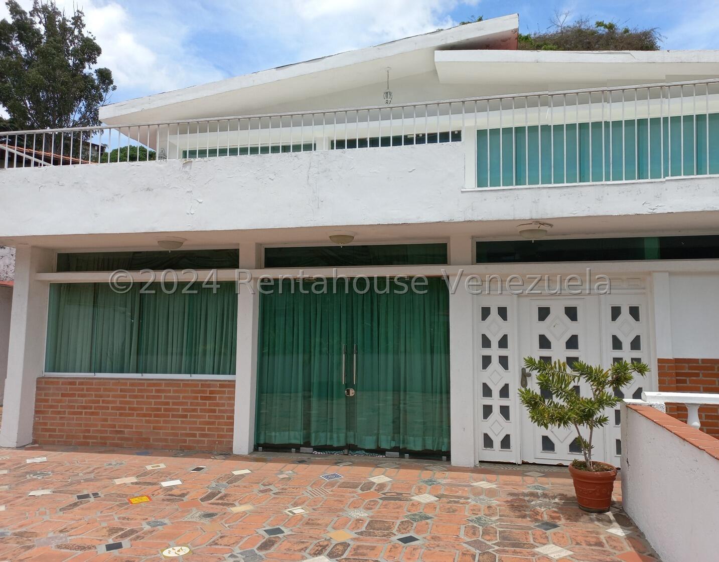 Casa amplía con 5 habitaciones en Prados del Este