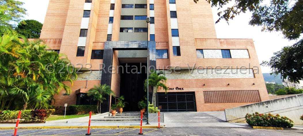 Planta baja de 2 niveles de 465 Mts2 en La Tahona