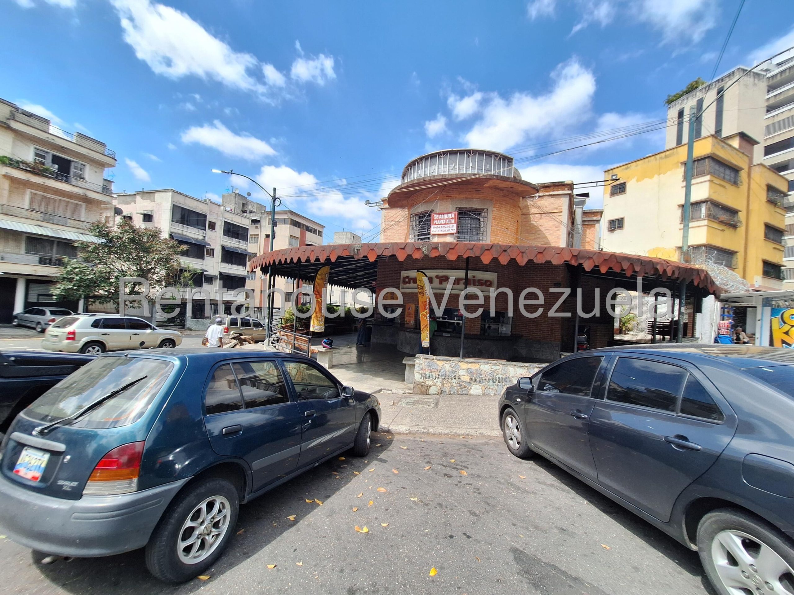 Casa comercial con fondo operativo en San Bernardino