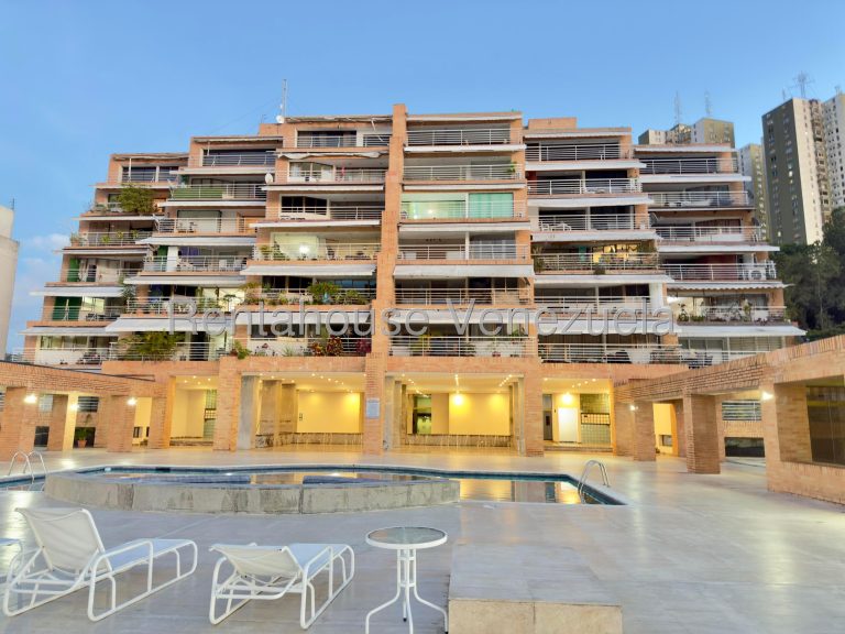 Apartamento remodelado con vista al Ávila en Los Samanes · 3 hab y 160 m²