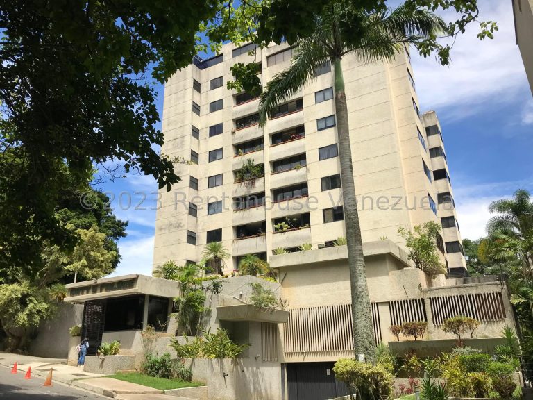 Apartamento penthouse remodelado con terrazas en Los Naranjos