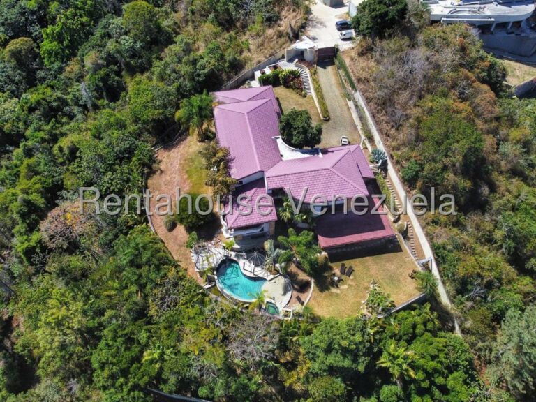 Casa con 4 habitaciones y 5 baños en La Trinidad, Caracas