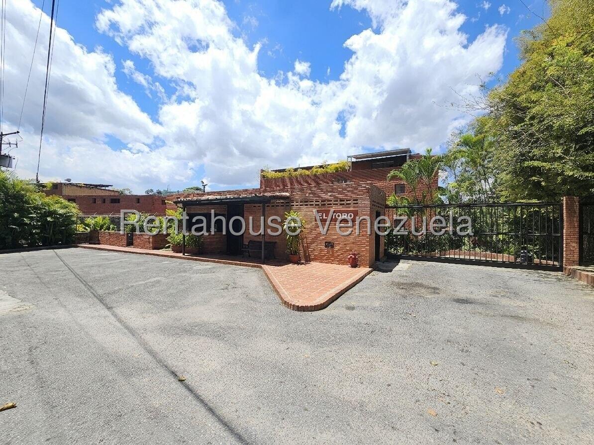 Townhouse 3 hab con jardín y terraza en El Hatillo