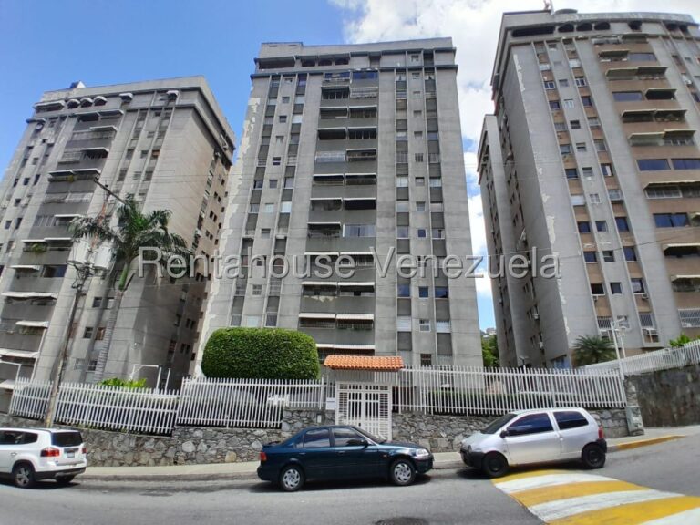 Apartamento con 4 habitaciones y 3 baños en Santa Fe Norte, Caracas