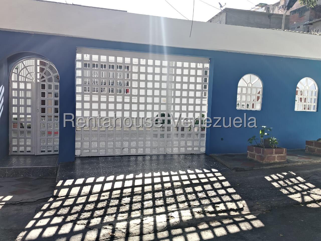 Casa espaciosa con 8 habitaciones y 3 estacionamientos en Propatria
