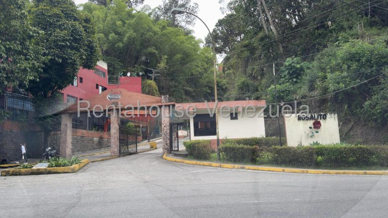 Townhouse de 3 hab. con potencial en Rosalito