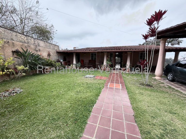 Casa chalet con chimenea en Colinas de San Antonio