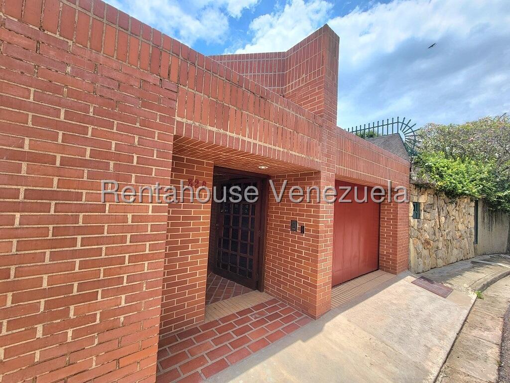 Casa de tres niveles con amplios espacios en Colinas del Tamanaco