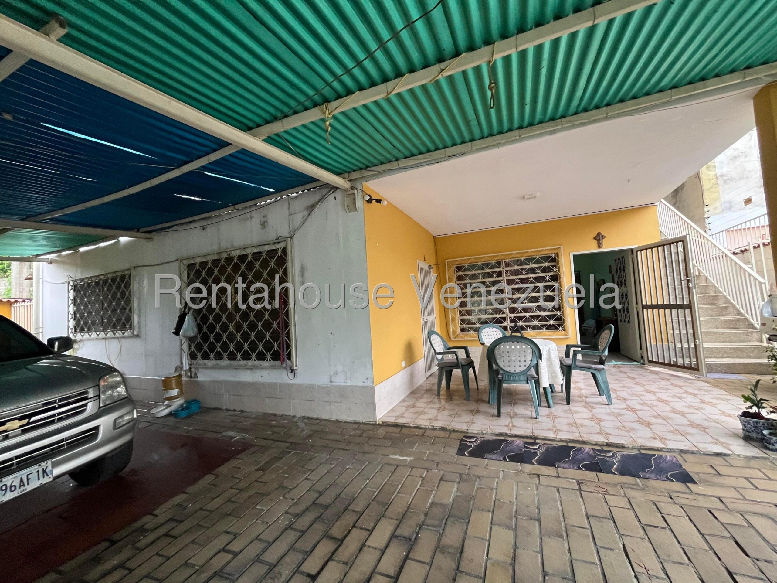 Casa bifamiliar con excelente vista en Guaicaipuro
