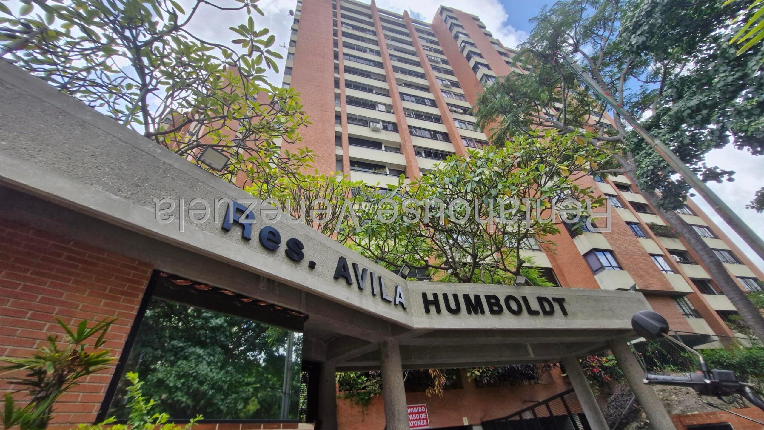 Apartamento 3 habitaciones remodelado en Lomas del Avila