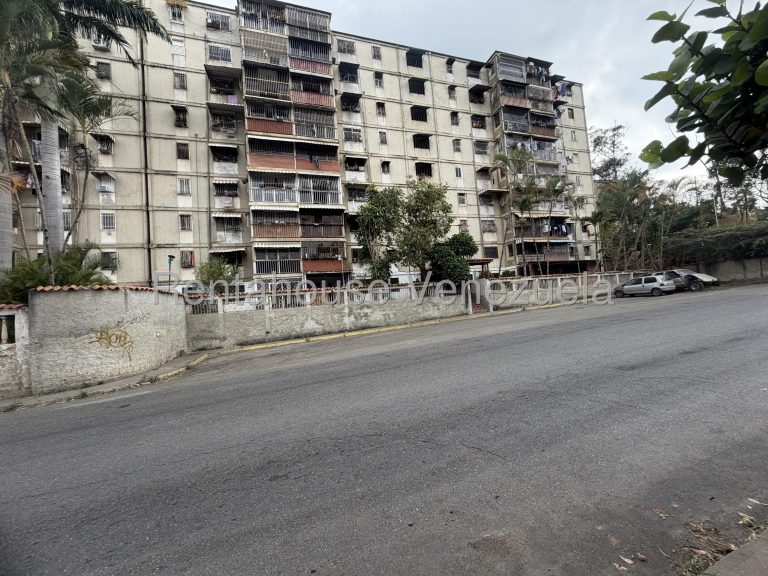 Apartamento 3 hab con luz natural en Caricuao