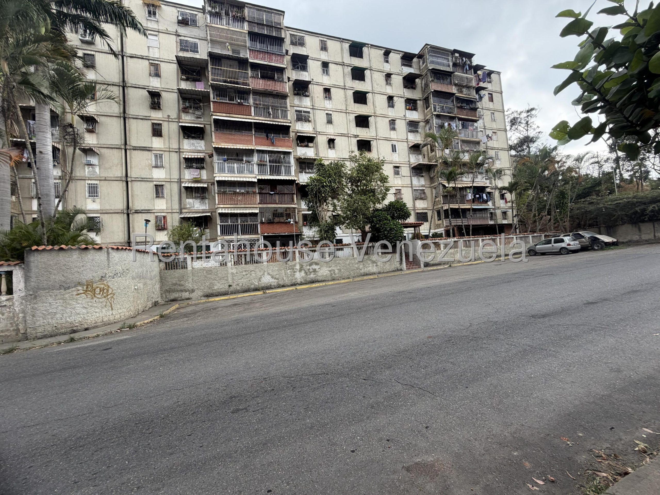 Apartamento 3 hab con luz natural en Caricuao