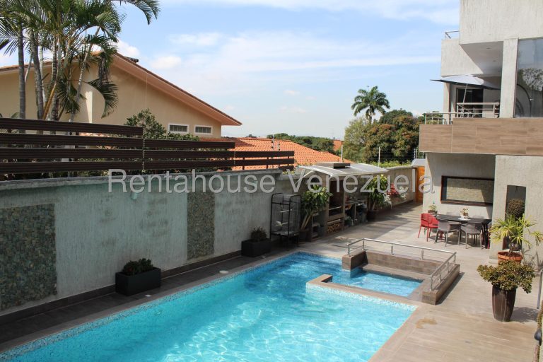Casa en Alquiler Moderna en Altamira con vista panorámica de Caracas