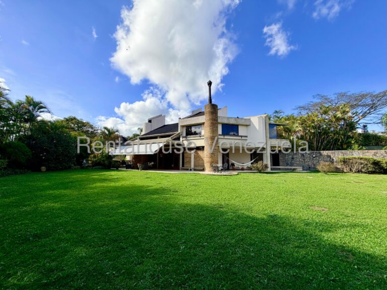 Casa con 4 habitaciones y 5 baños en La Lagunita Country Club, Caracas