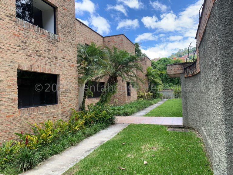 Casa duplex con potencial comercial en La Lagunita Country Club