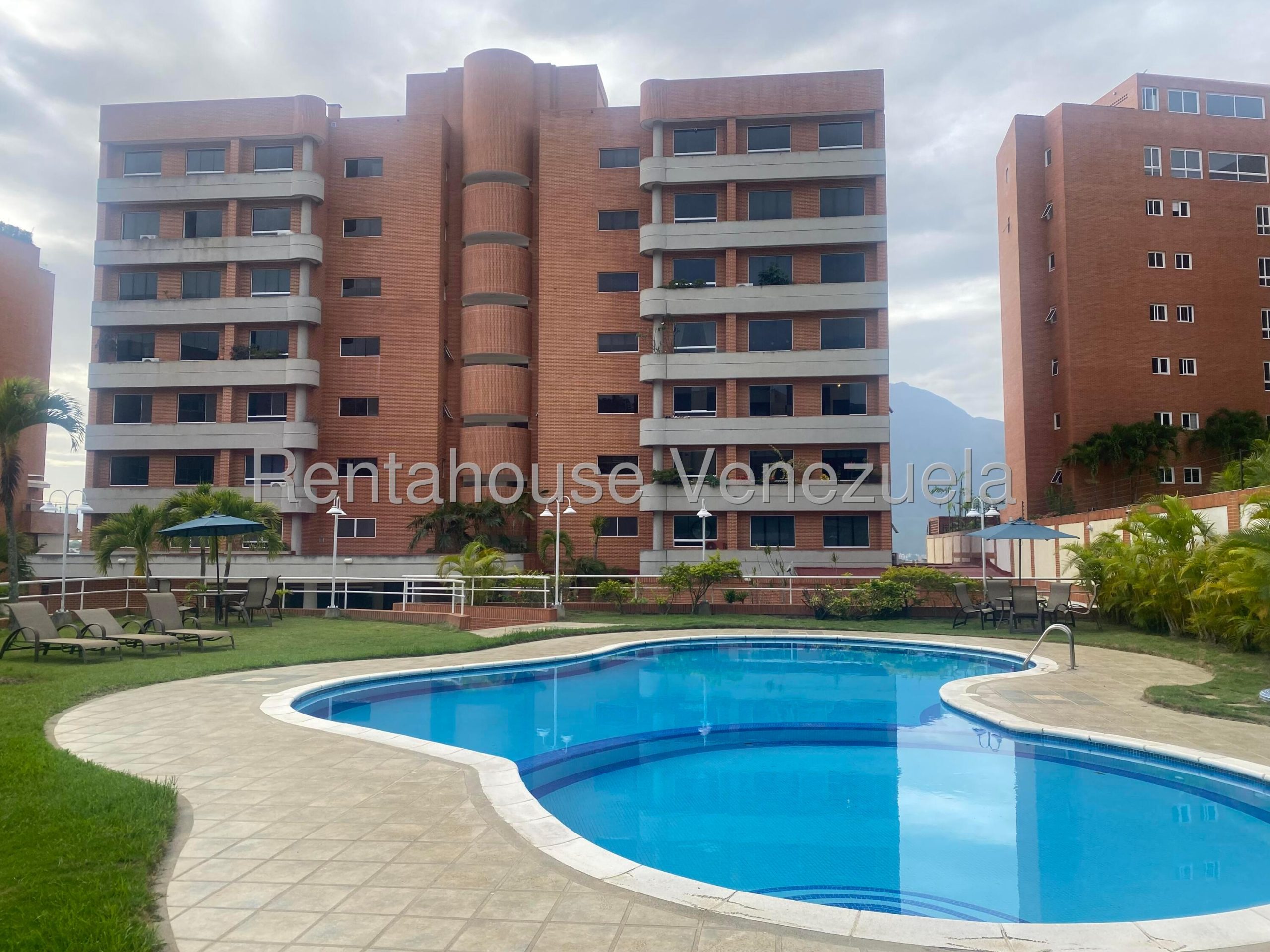 Apartamento con vistas en primer piso, Lomas del Sol