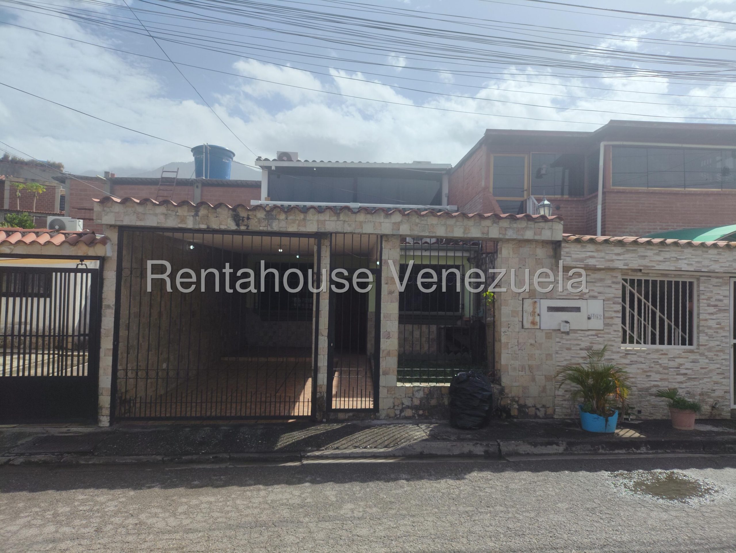 Casa de 5 habitaciones multipiso en Parque Residencial La Muralla