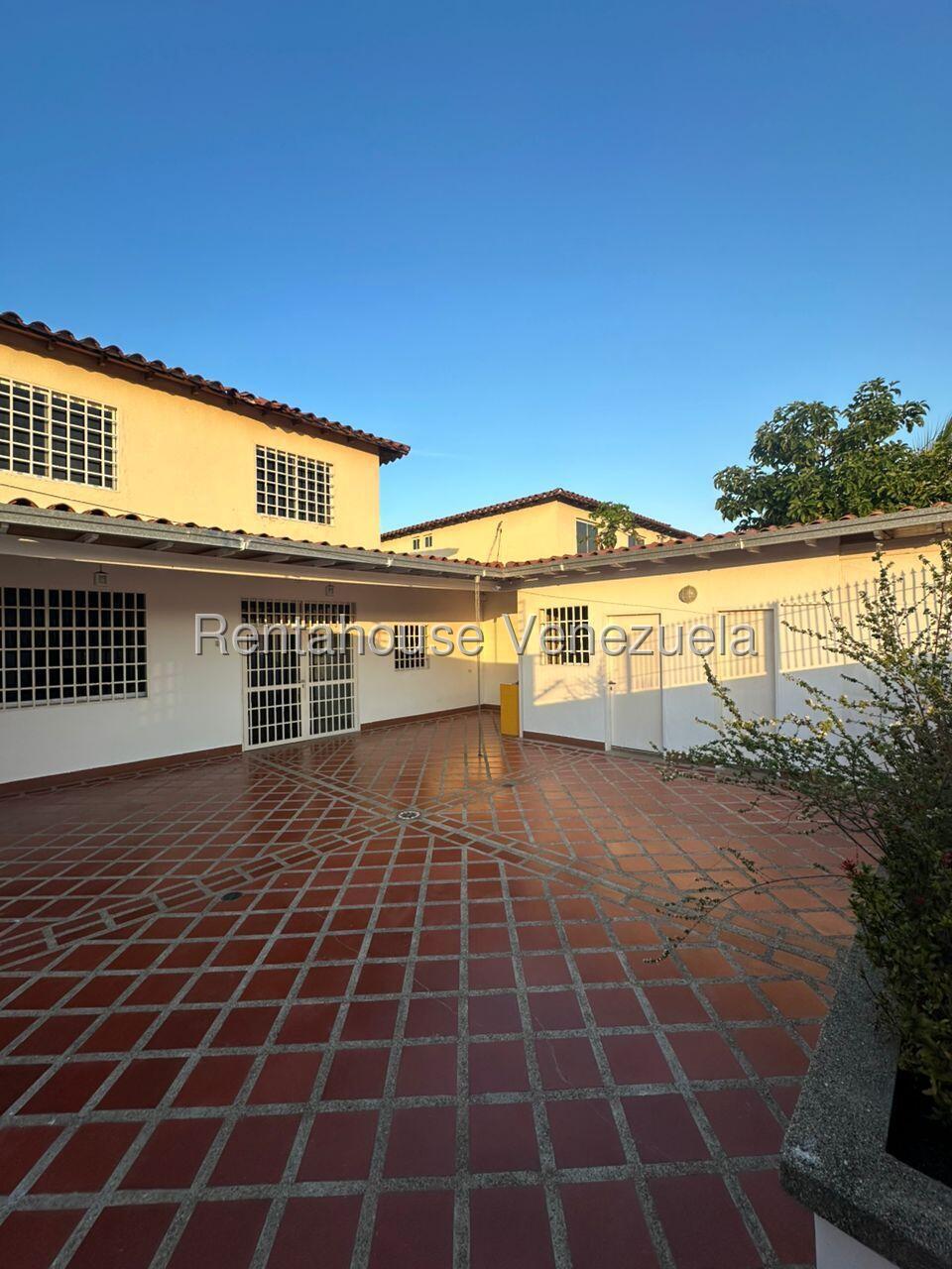 Casa remodelada 5 hab en Villas de Buenaventura