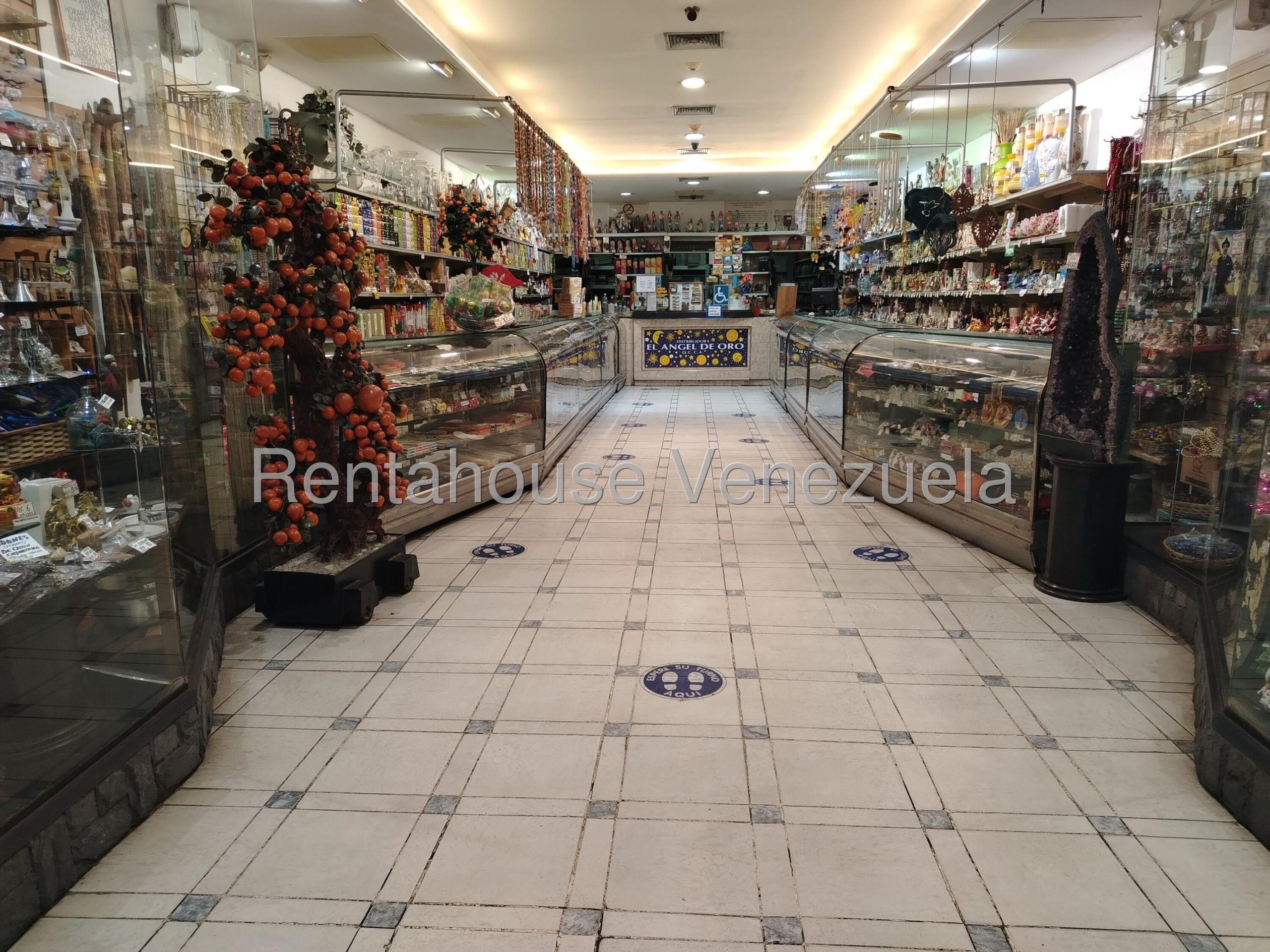 Comercial doble nivel pie de calle en Quinta Crespo