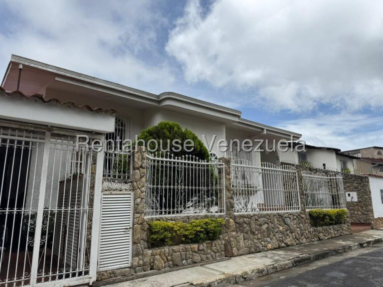 Casa de 6 habitaciones con techos de madera en Parque el Retiro