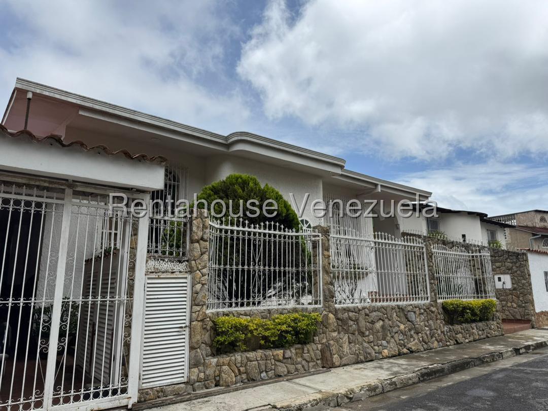 Casa de 6 habitaciones con techos de madera en Parque el Retiro