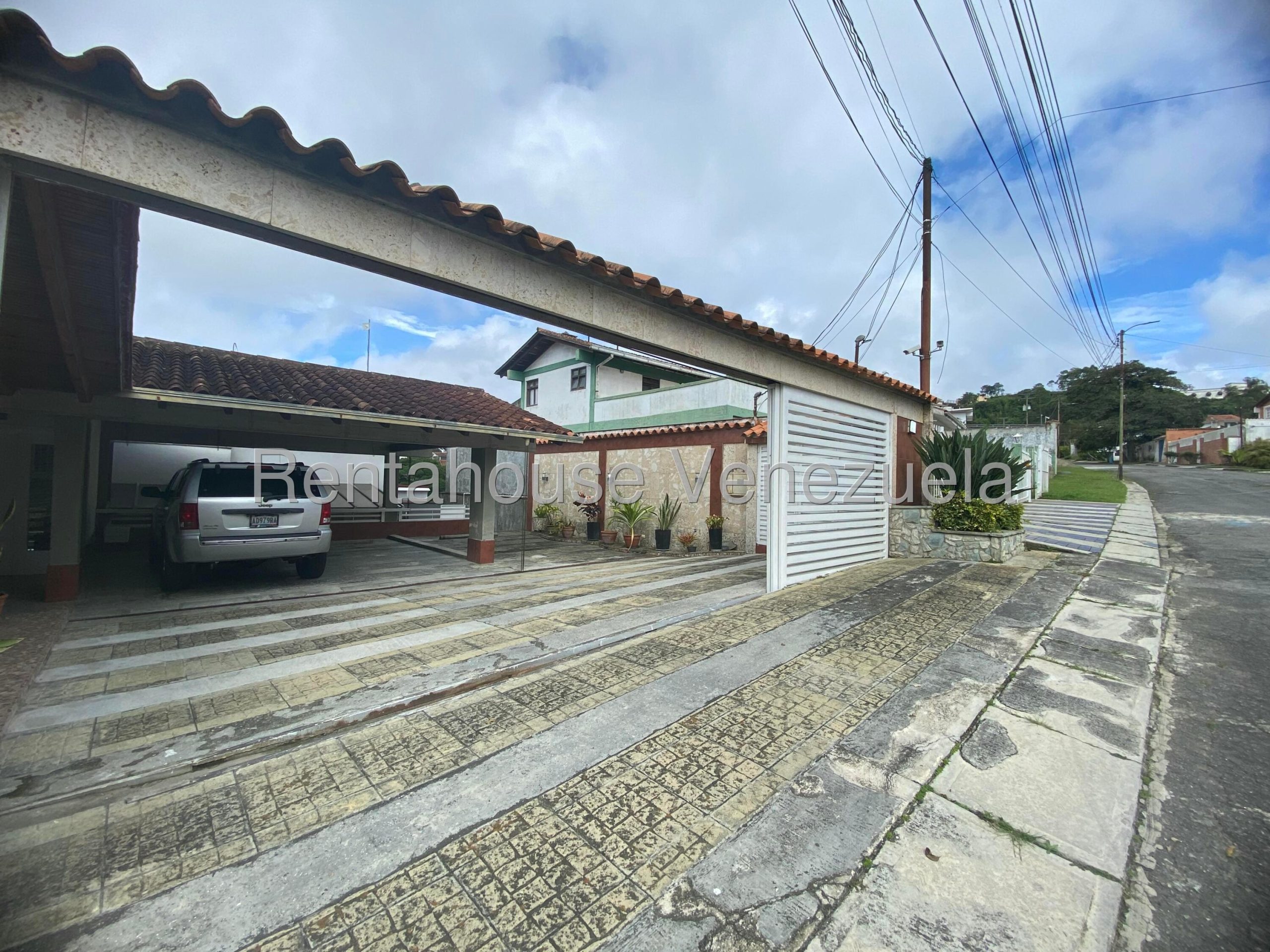 Casa moderna en múltiples niveles, Club de Campo