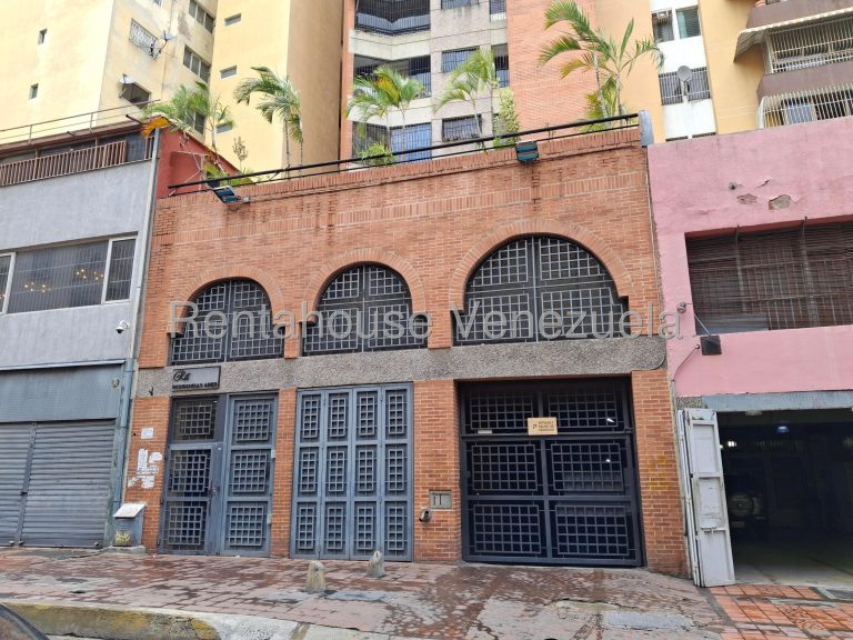 Comercial con montacargas y dos niveles en La Candelaria